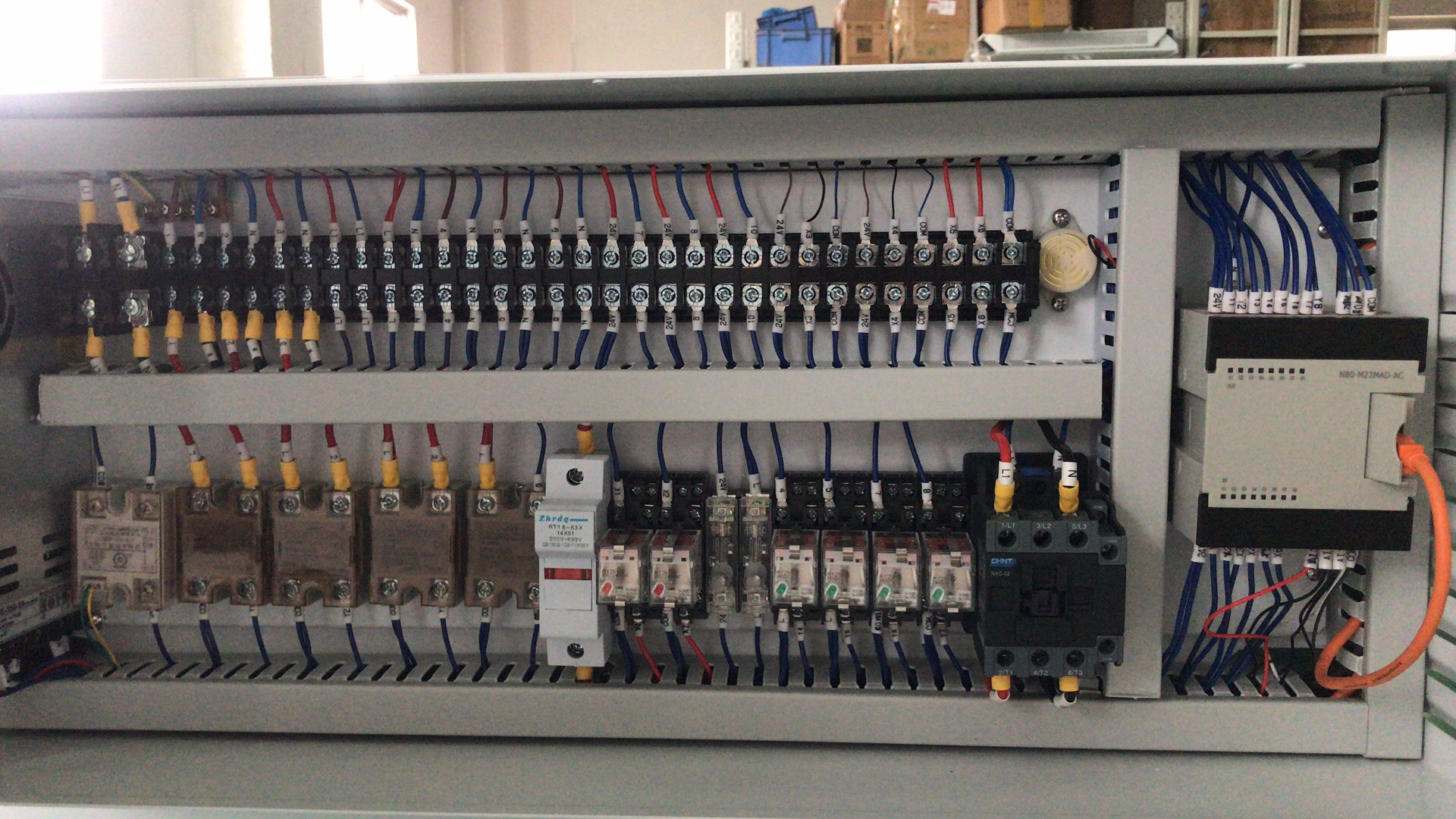 The electric boxes are neatly arranged, easy to check the circuit